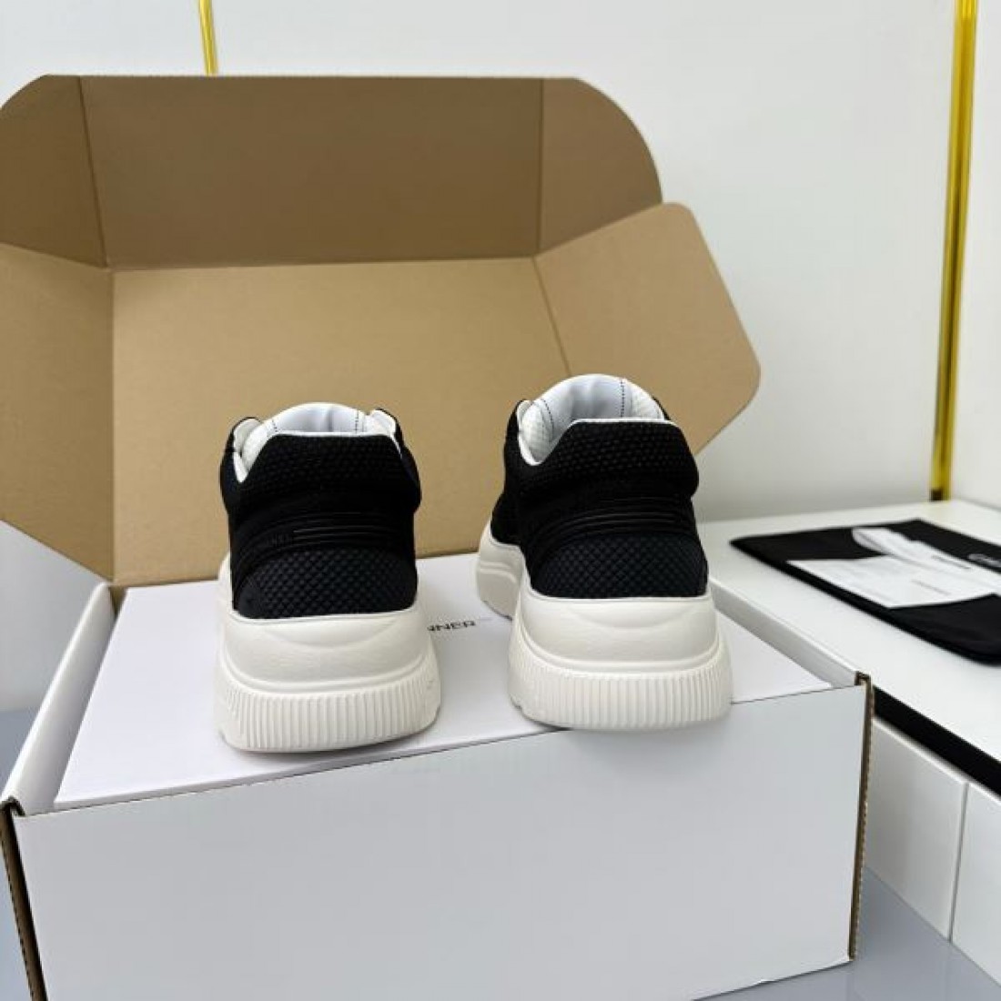 クラシック 上質 CHANEL シャネル コピー カジュアルシューズ 気品 高級感