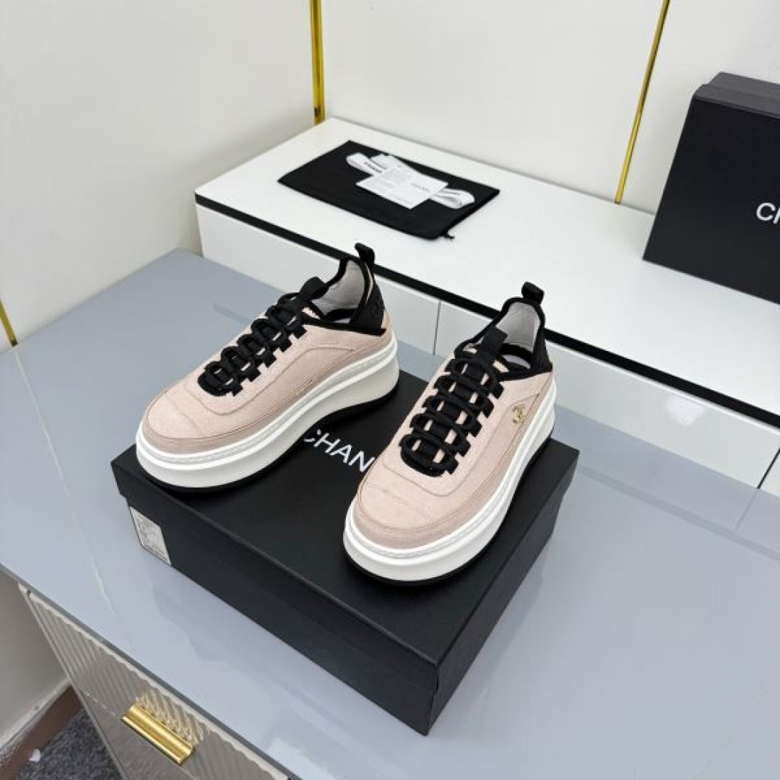 シンプル 上質 CHANEL シャネル コピー カジュアルシューズ 洗練 大人向け