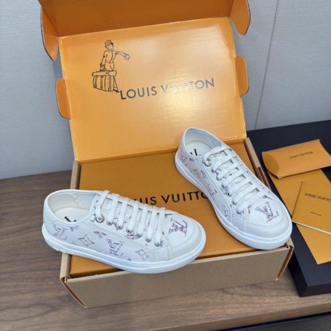 上質 高級感 LOUIS VUITTON ルイヴィトン コピー カジュアルシューズ 洗練 定番