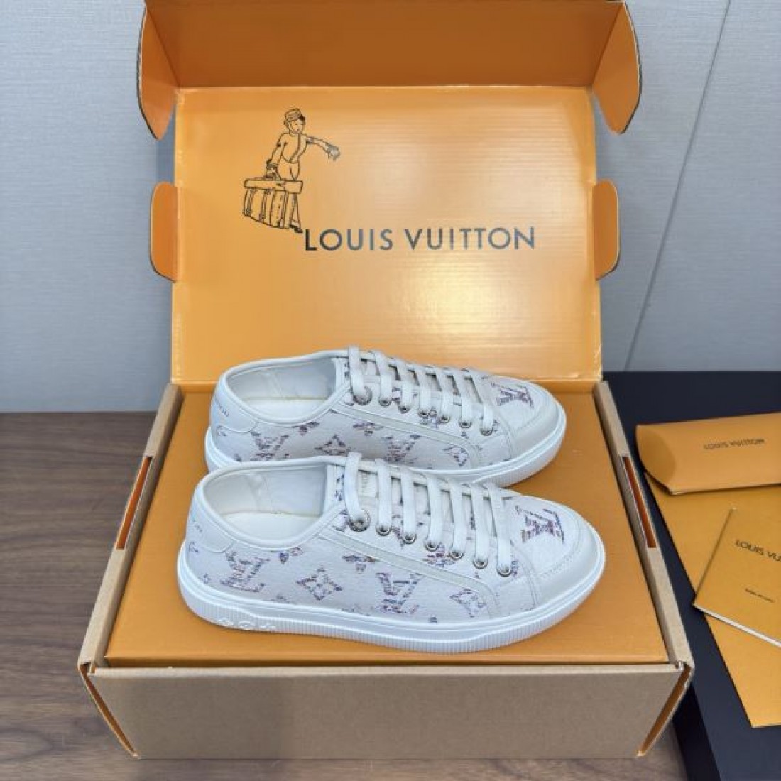 上質 高級感 LOUIS VUITTON ルイヴィトン コピー カジュアルシューズ 洗練 定番