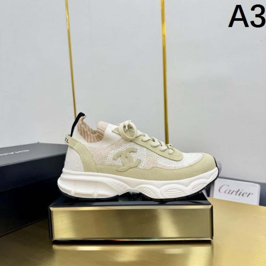 スタイリッシュ 高級感 CHANEL シャネル コピー スニーカー 洗練 人気