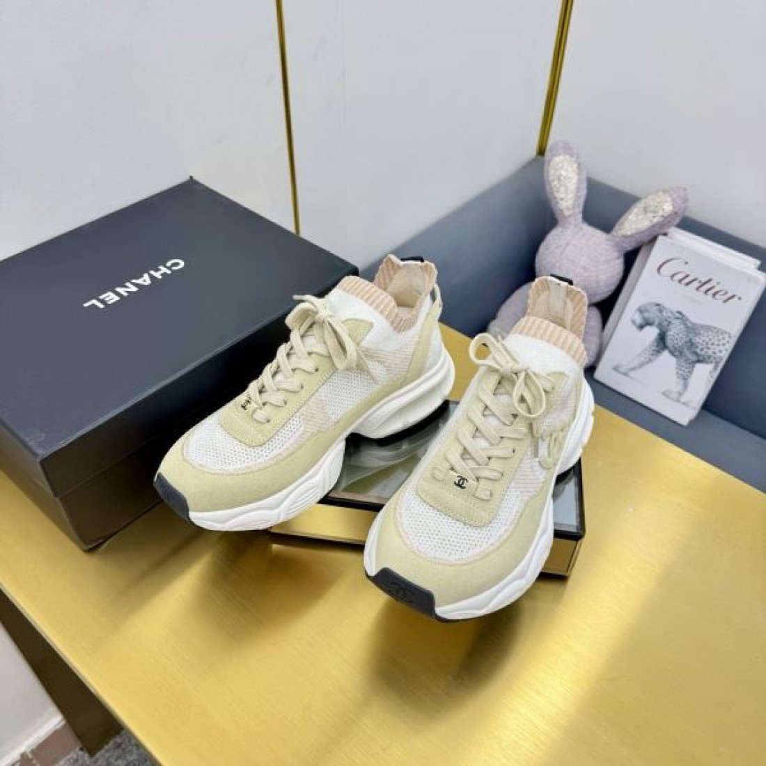 スタイリッシュ 高級感 CHANEL シャネル コピー スニーカー 洗練 人気