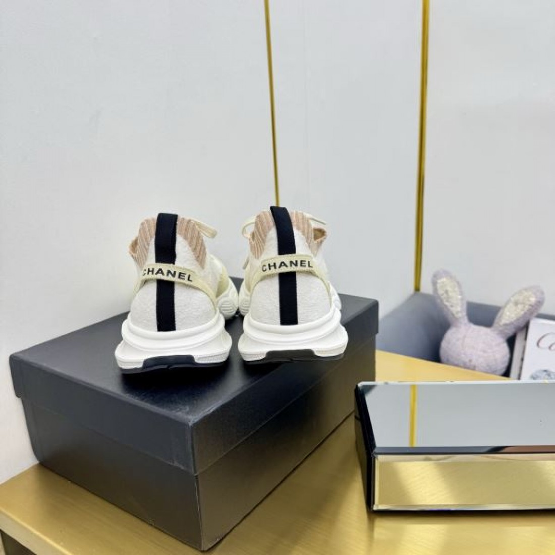 スタイリッシュ 高級感 CHANEL シャネル コピー スニーカー 洗練 人気