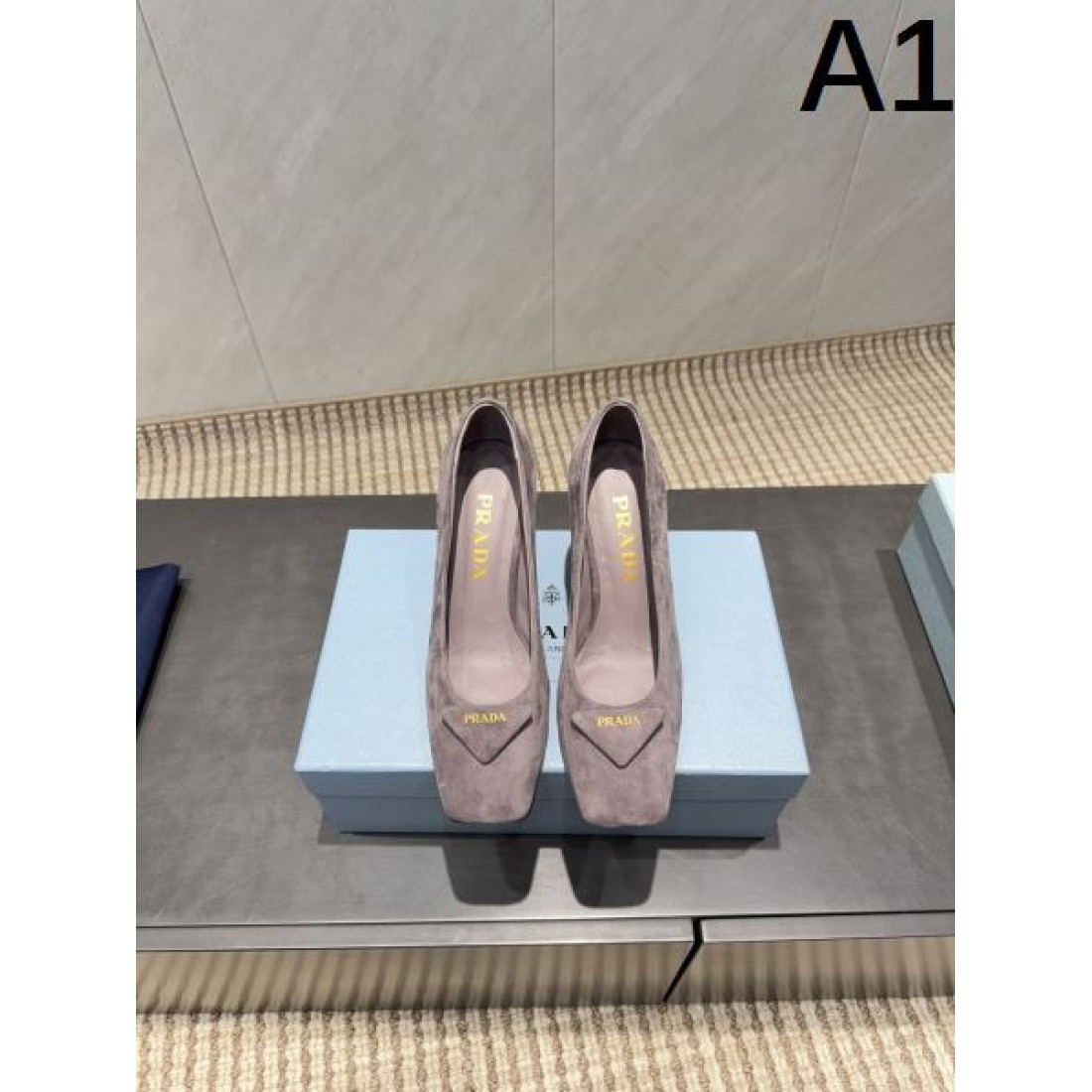 上品 高品質 PRADA プラダ コピー ハイヒール 美脚効果 洗練