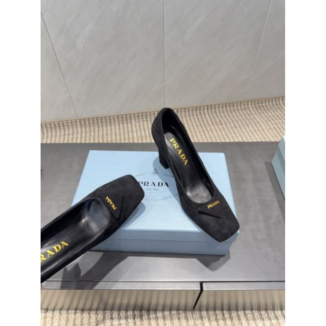 上品 高品質 PRADA プラダ コピー ハイヒール 美脚効果 洗練