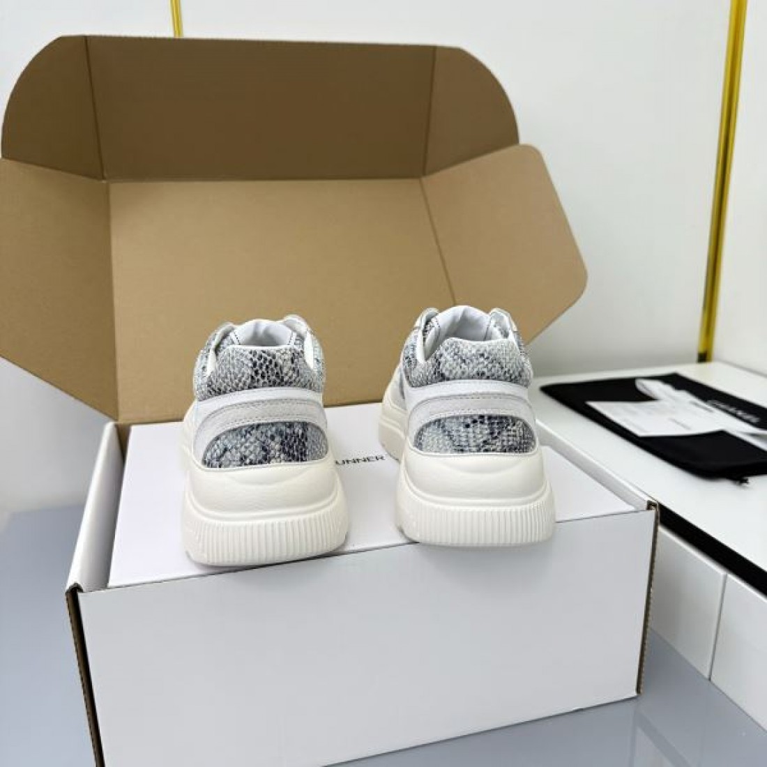 上質 定番 CHANEL シャネル コピー カジュアルシューズ 洗練 高級感