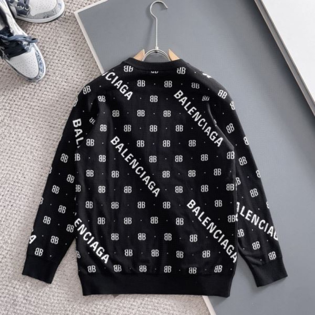  モード感 前衛的 トレンド BALENCIAGA バレンシアガ コピー セーター 存在感