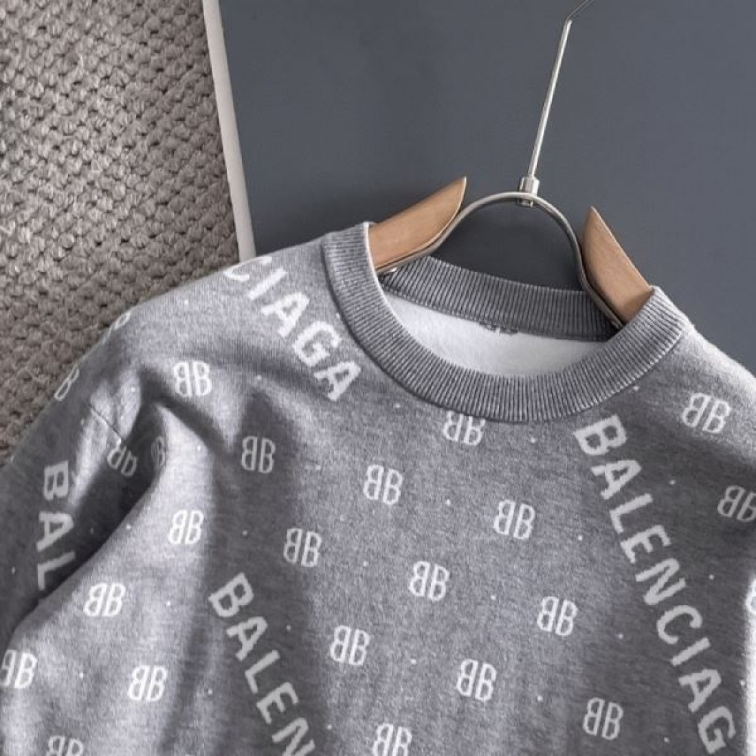  モード感 前衛的 トレンド BALENCIAGA バレンシアガ コピー セーター 存在感