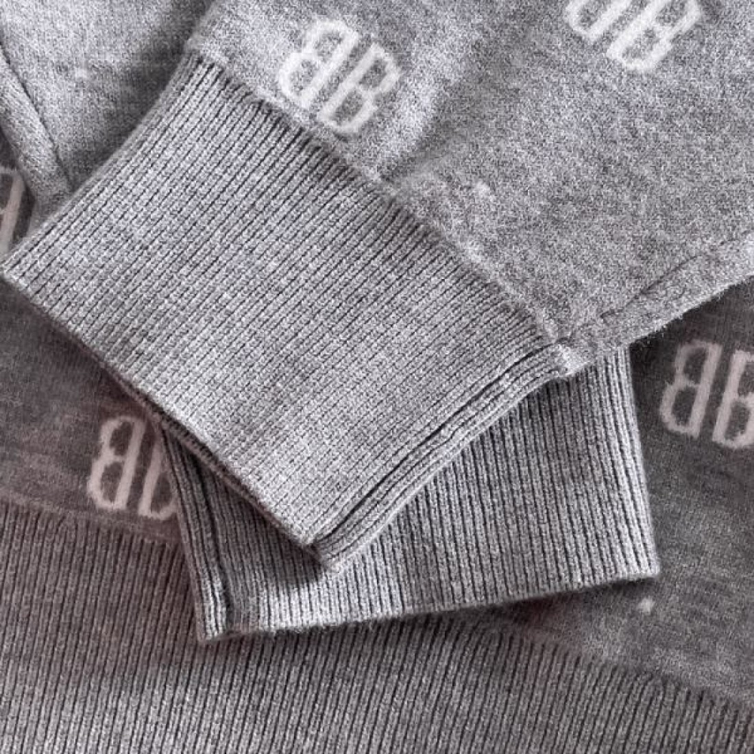  モード感 前衛的 トレンド BALENCIAGA バレンシアガ コピー セーター 存在感