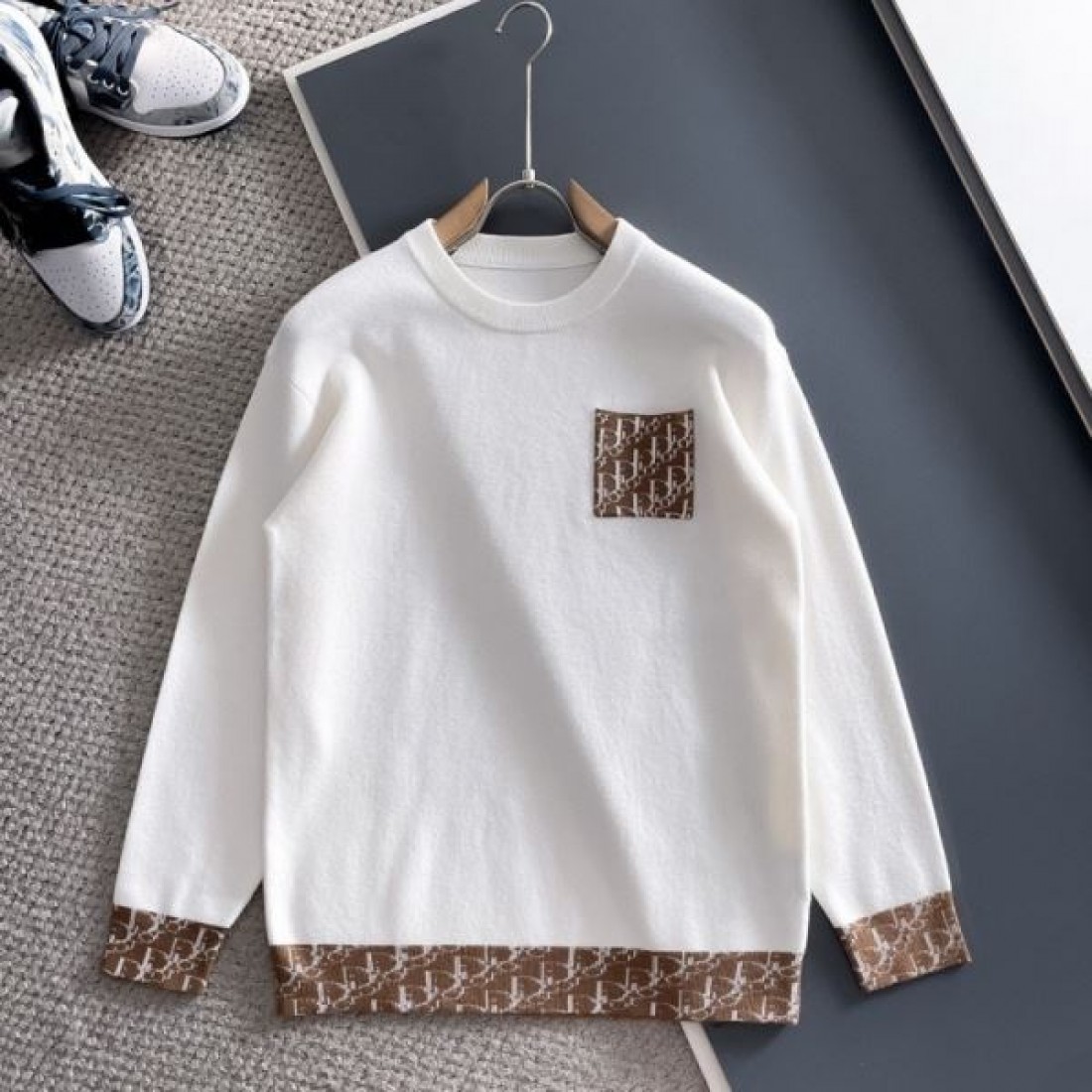 上品 ミニマル 高級 DIOR ディオール コピー セーター 落ち着き 端正 定評