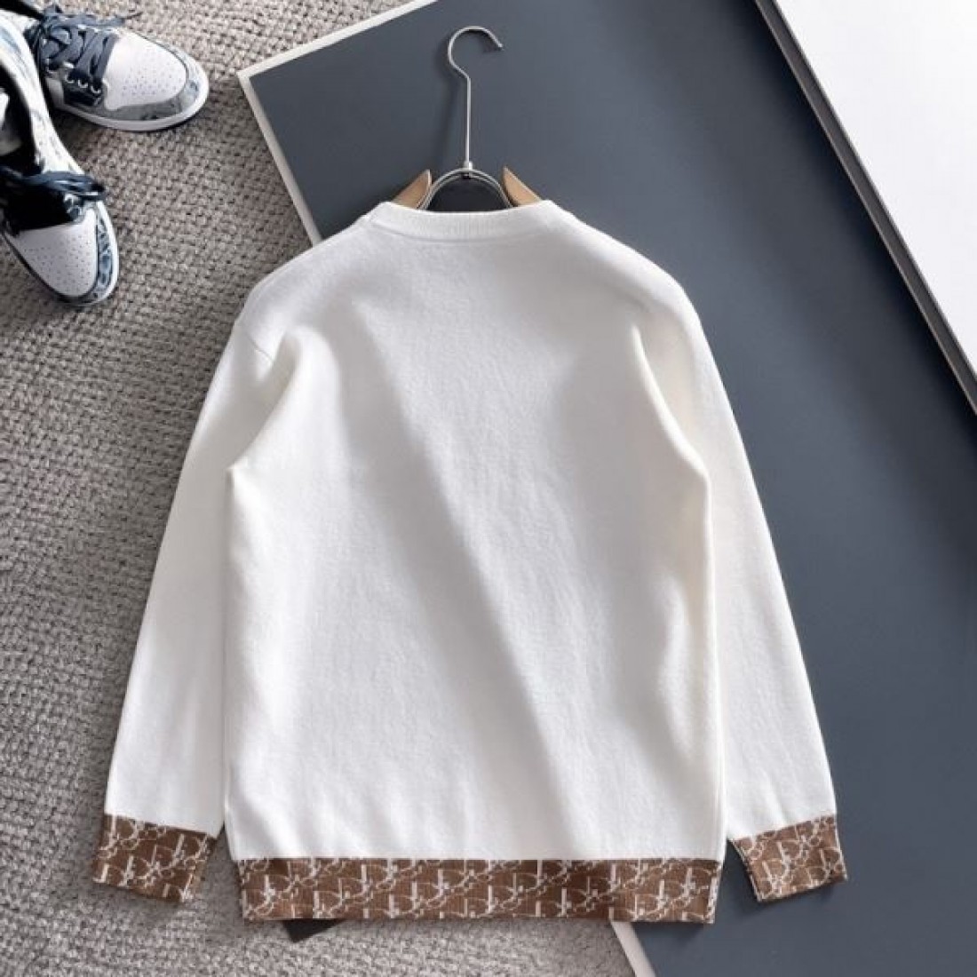 上品 ミニマル 高級 DIOR ディオール コピー セーター 落ち着き 端正 定評