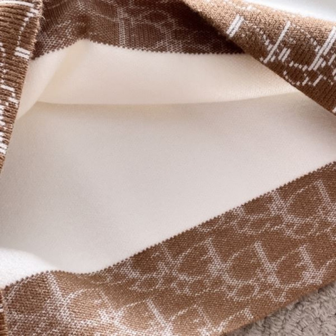 上品 ミニマル 高級 DIOR ディオール コピー セーター 落ち着き 端正 定評