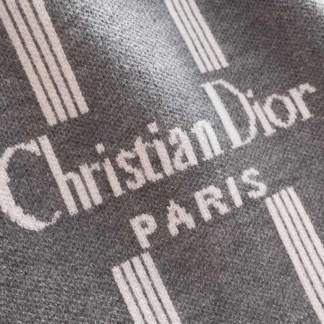 フェミニン 繊細 上質感 DIOR ディオール コピー セーター 美シルエット 洗練 