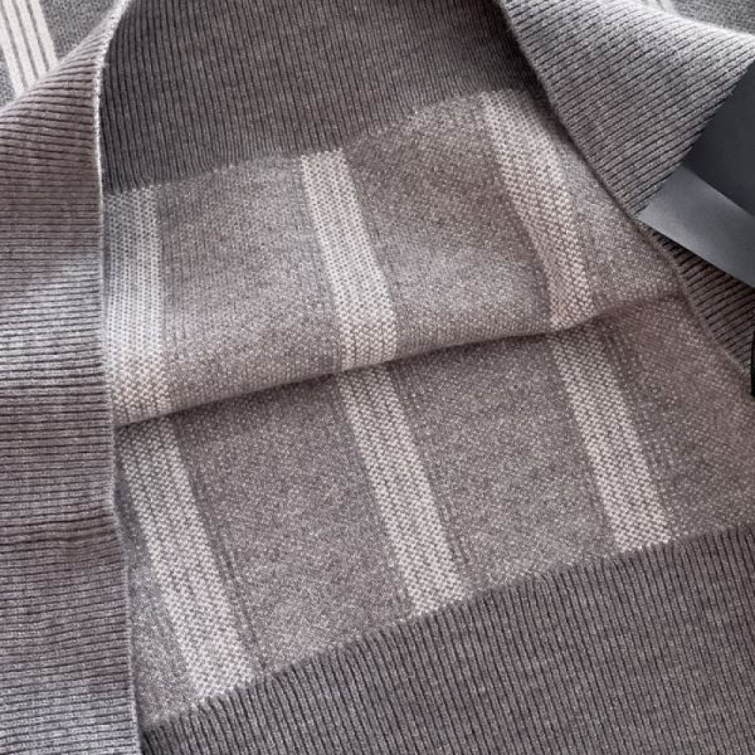 フェミニン 繊細 上質感 DIOR ディオール コピー セーター 美シルエット 洗練 