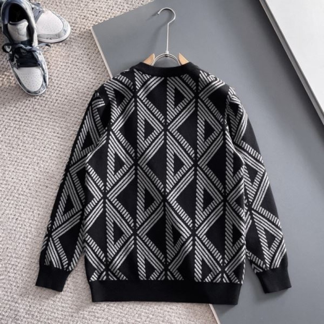 優雅 クラシカル 気品 DIOR ディオール コピー セーター 大人向け 上質 高評価