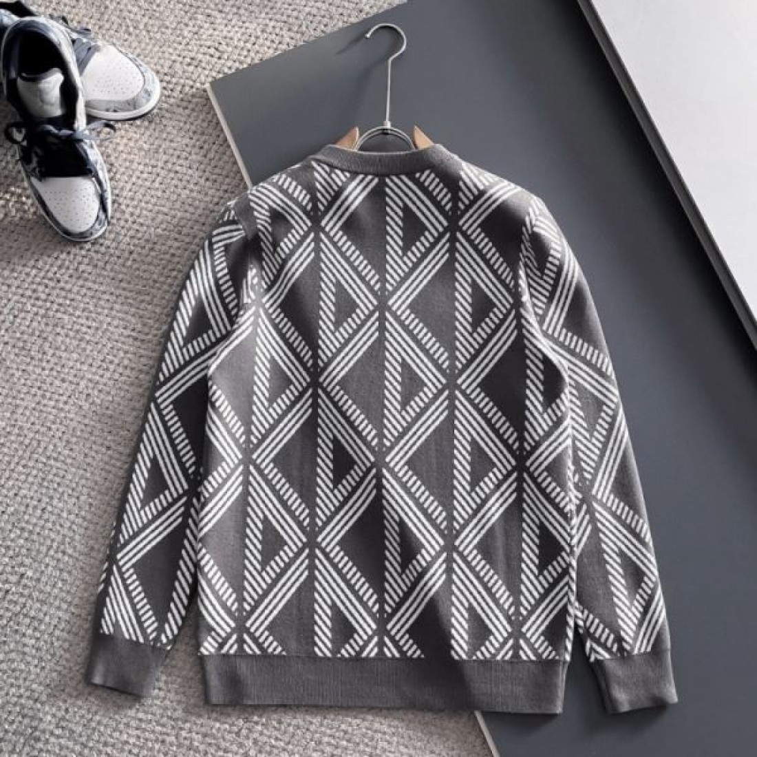 優雅 クラシカル 気品 DIOR ディオール コピー セーター 大人向け 上質 高評価