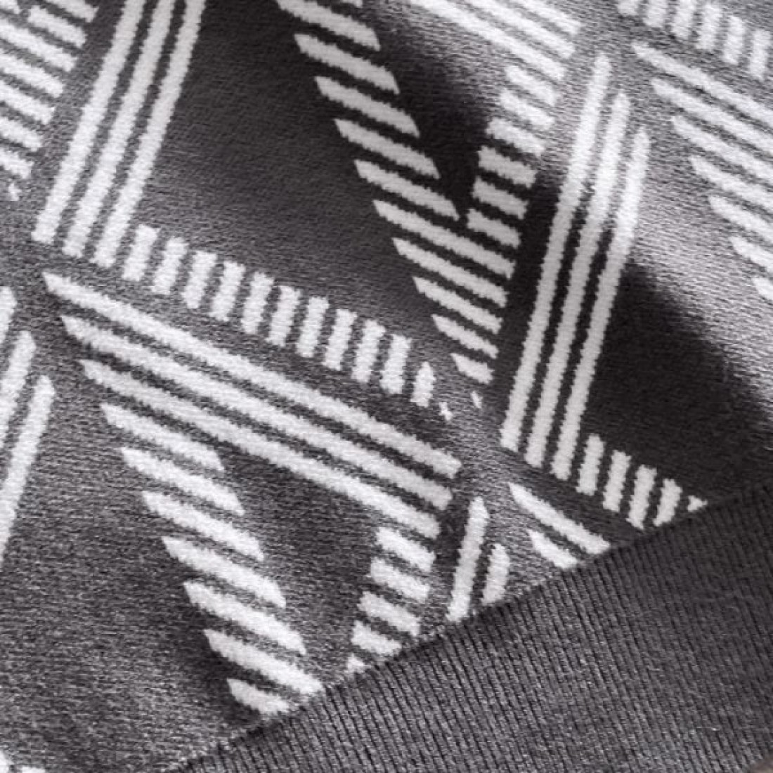 優雅 クラシカル 気品 DIOR ディオール コピー セーター 大人向け 上質 高評価