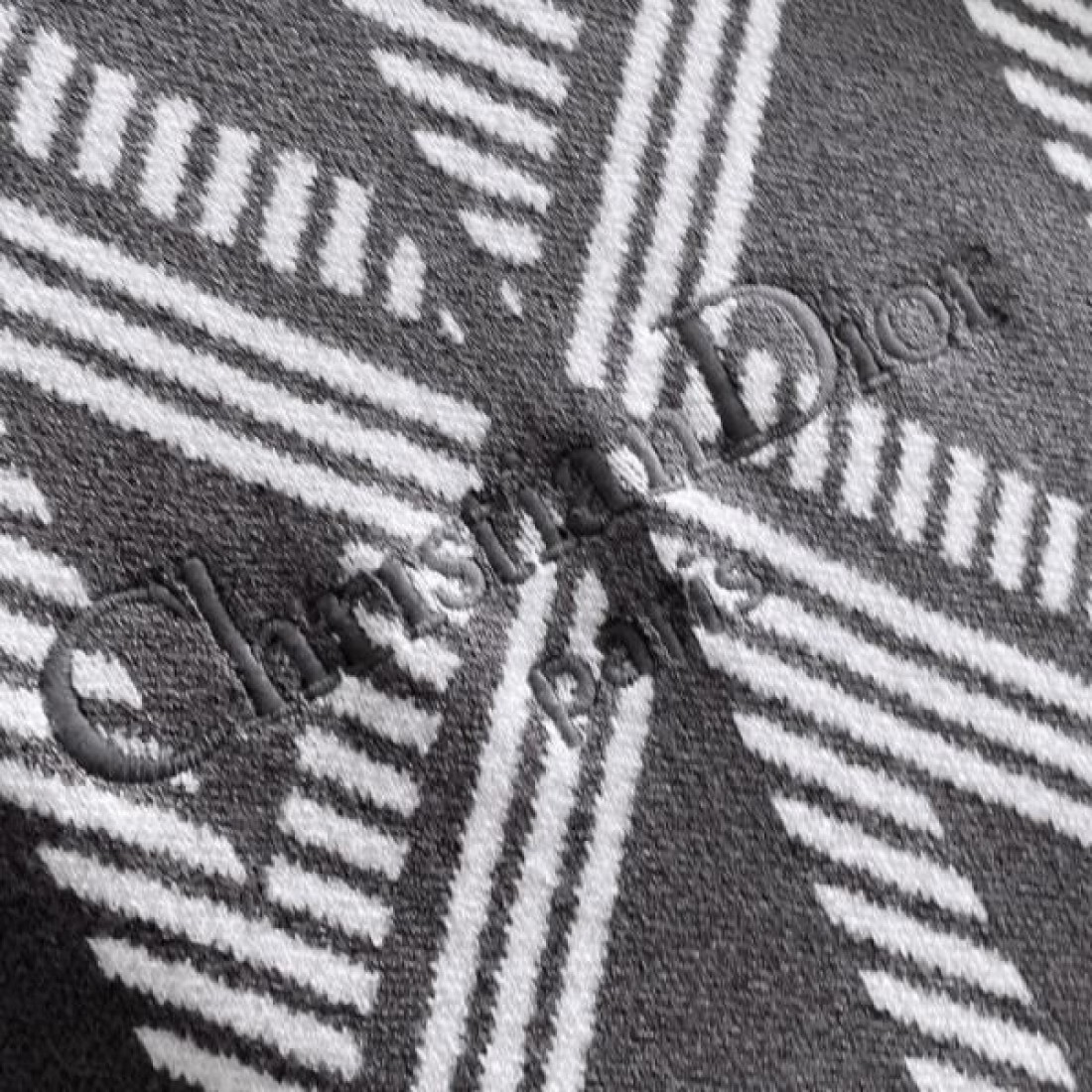 優雅 クラシカル 気品 DIOR ディオール コピー セーター 大人向け 上質 高評価