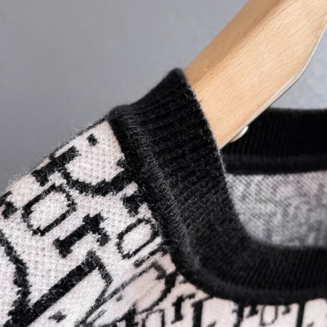 上品 ミニマル 高級 DIOR ディオール コピー セーター 落ち着き きれいめ 定番