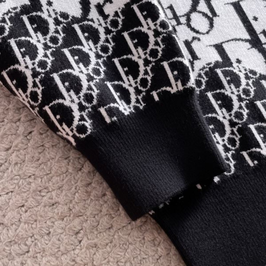 繊細 フェミニン 上質感 DIOR ディオール コピー セーター 美シルエット 洗練 人気