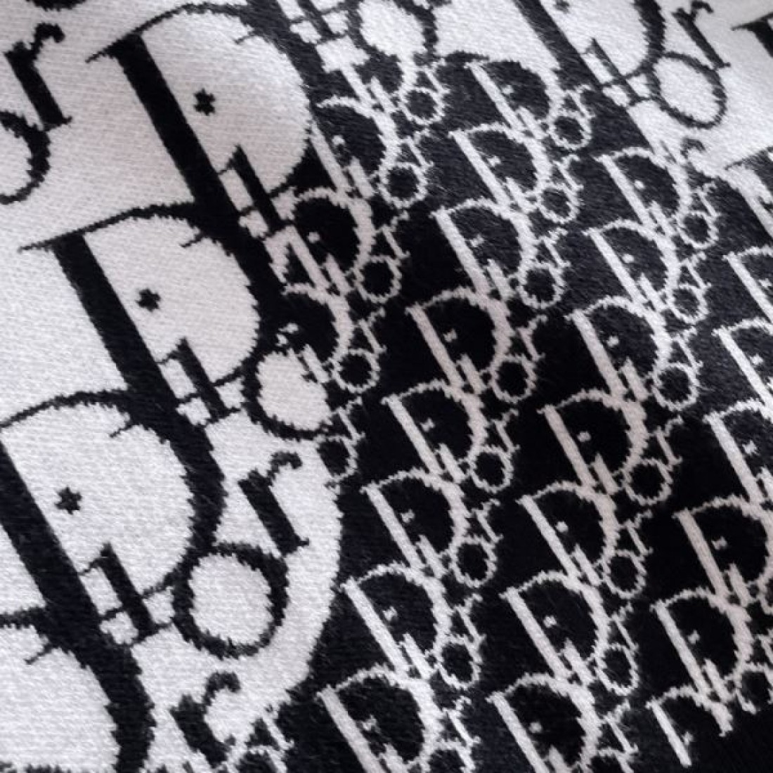 繊細 フェミニン 上質感 DIOR ディオール コピー セーター 美シルエット 洗練 人気