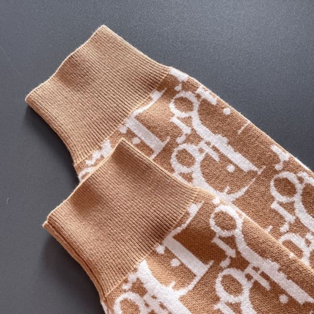 優雅 クラシカル 気品 DIOR ディオール コピー セーター 定番 大人っぽい 上質