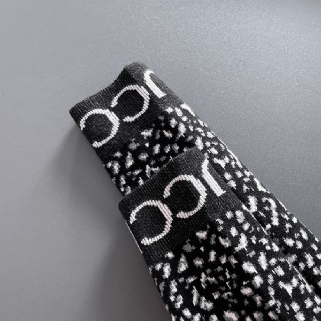 モード感 派手 高級感 GUCCI グッチ コピー セーター 主役級 デザイン性 人気