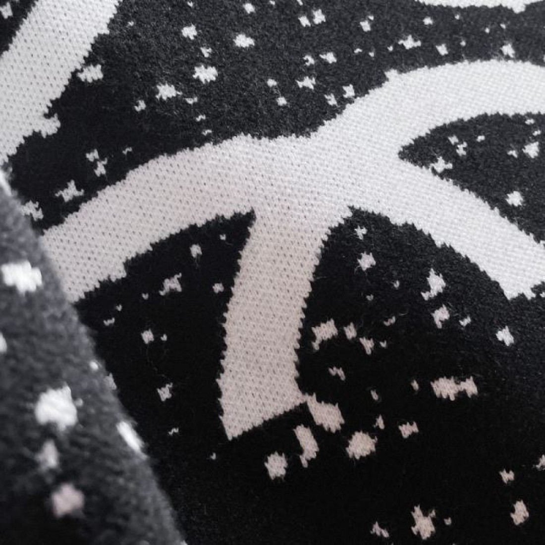  華やか トレンド 個性派 GUCCI グッチ コピー セーター インパクト おしゃれ 注目