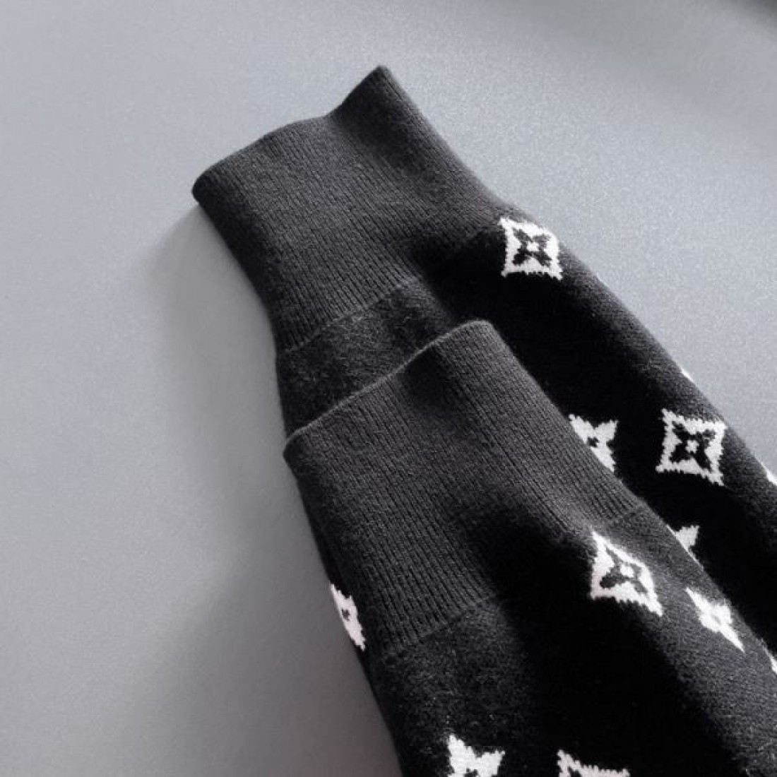 都会的 スタイリッシュ 高級 LOUIS VUITTON ルイヴィトン コピー セーター 人気