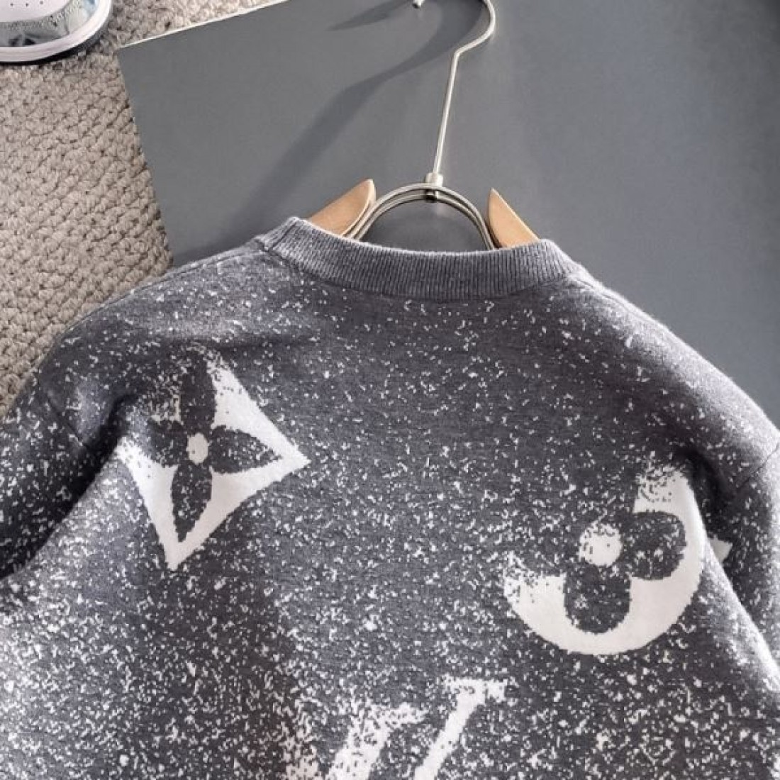 高級感 上品 洗練 LOUIS VUITTON ルイヴィトン コピー セーター 定番 おしゃれ