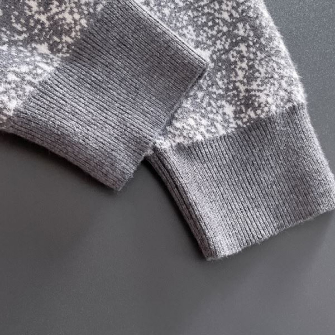 高級感 上品 洗練 LOUIS VUITTON ルイヴィトン コピー セーター 定番 おしゃれ