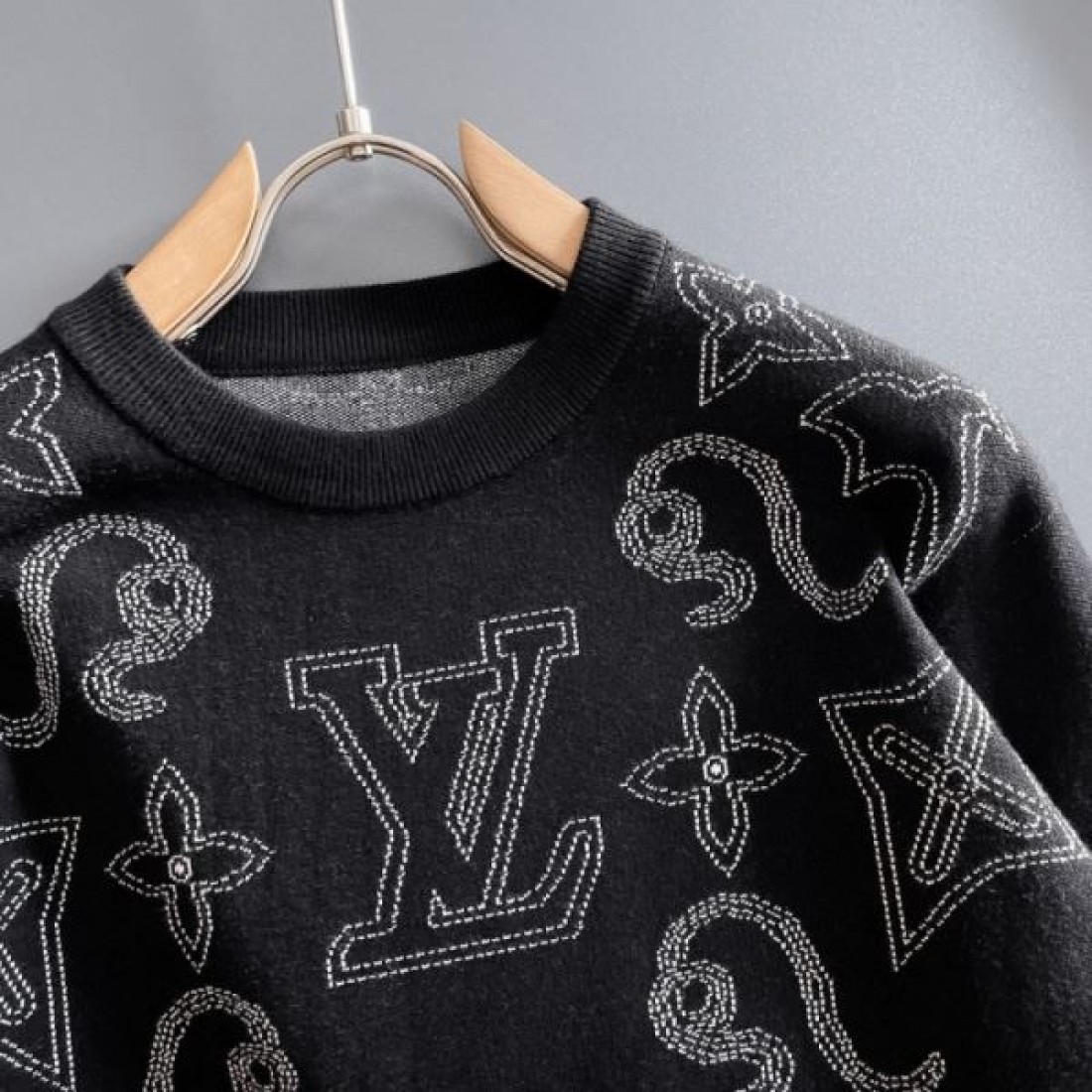 ラグジュアリー 上品 洗練 LOUIS VUITTON ルイヴィトン コピー セーター おしゃれ