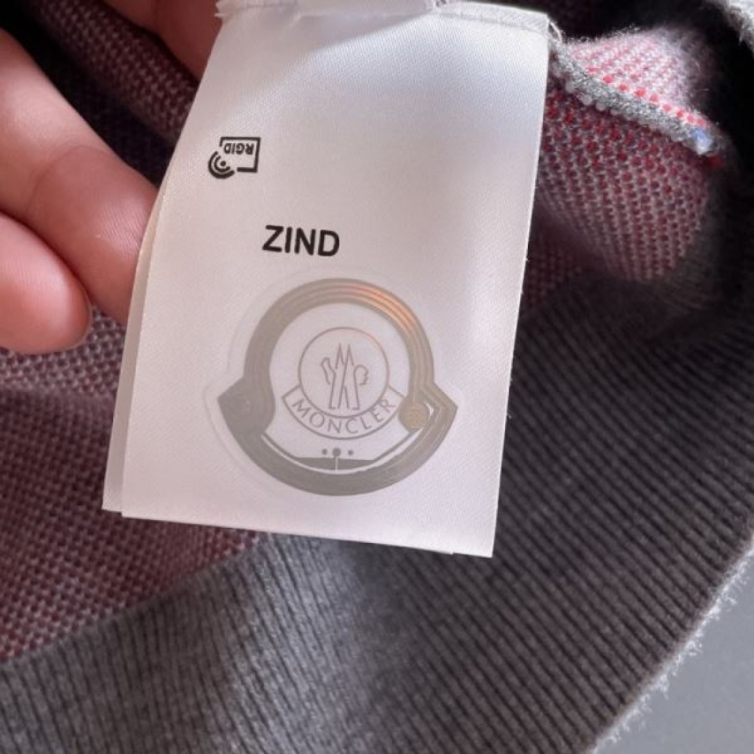 ボリューム感 高性能 上質感 MONCLER モンクレール コピー セーター 防寒 快適 