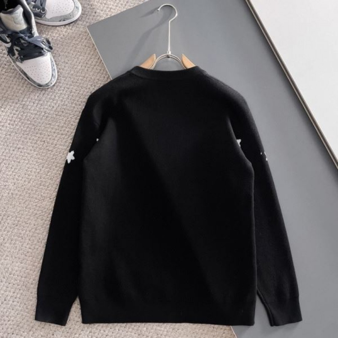 シンプル 都会的 上品 PRADA プラダ コピー セーター 大人っぽい ミニマル 人気