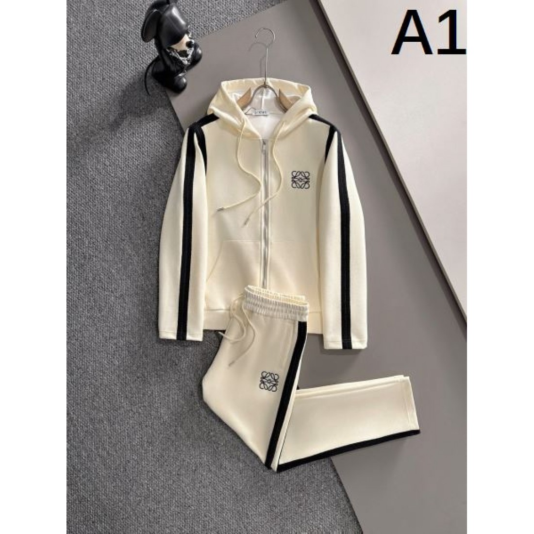 ミニマル 気品 ナチュラル LOEWE ロエベ コピー 上下セット 落ち着き 大人向け