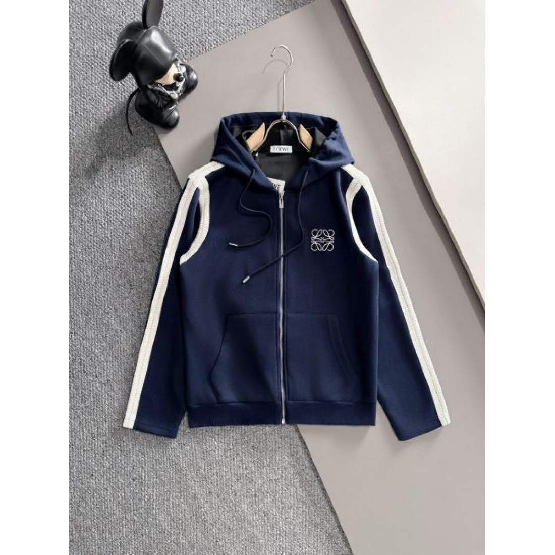 ミニマル 気品 ナチュラル LOEWE ロエベ コピー 上下セット 落ち着き 大人向け