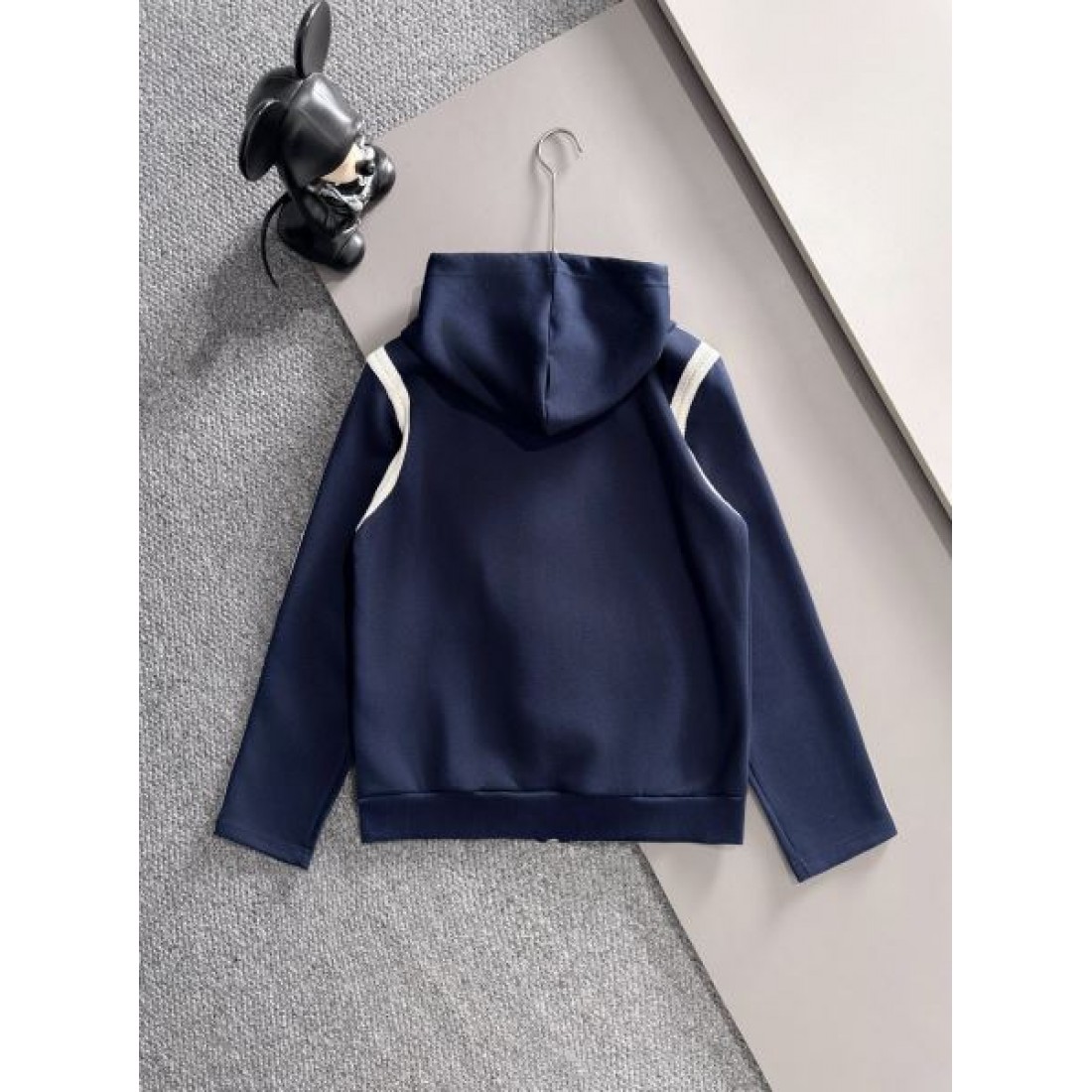 ミニマル 気品 ナチュラル LOEWE ロエベ コピー 上下セット 落ち着き 大人向け