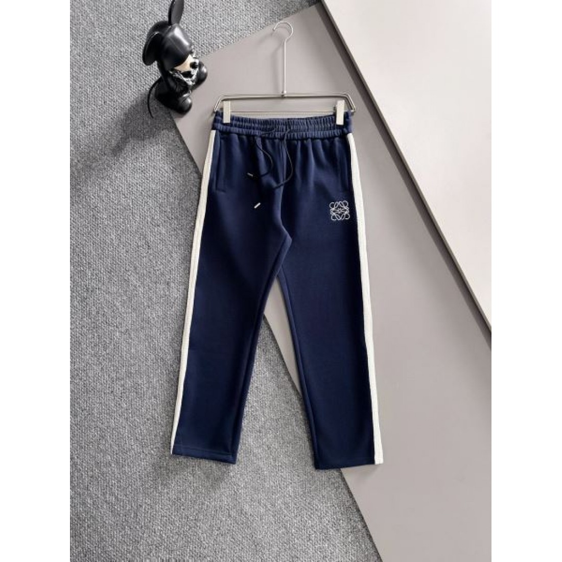 ミニマル 気品 ナチュラル LOEWE ロエベ コピー 上下セット 落ち着き 大人向け