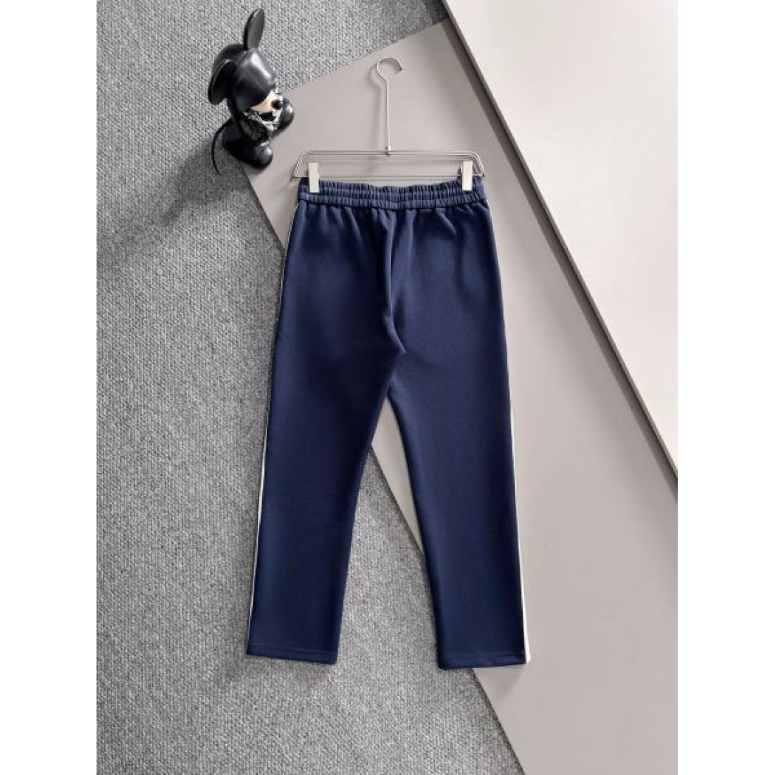 ミニマル 気品 ナチュラル LOEWE ロエベ コピー 上下セット 落ち着き 大人向け