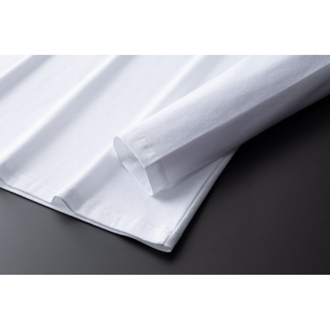 高級感 上質 MONCLER モンクレール コピー 長袖Tシャツ 定番 人気