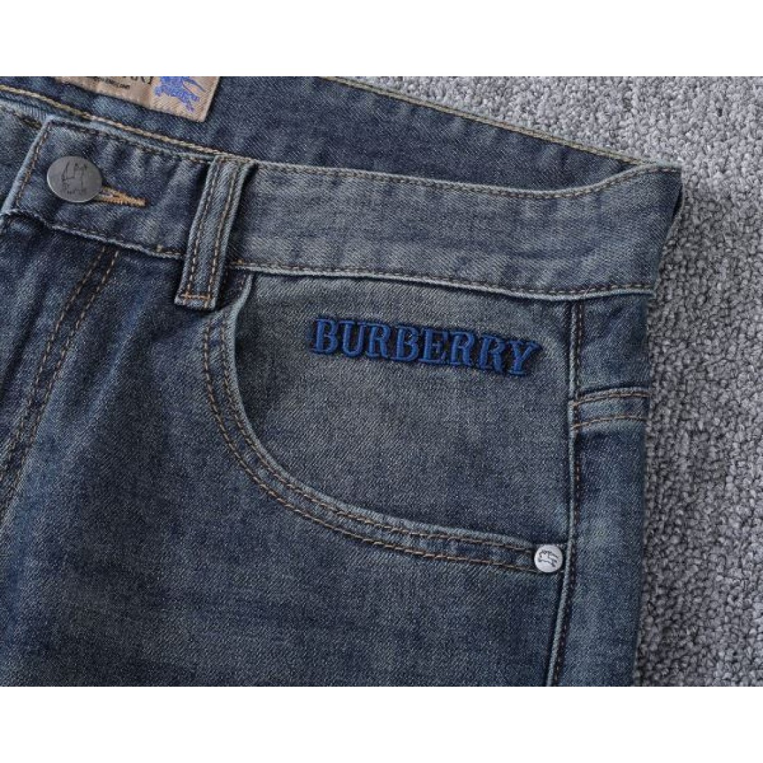 上品 クラシック BURBERRY バーバリー コピー ジーパン 定番 高品質