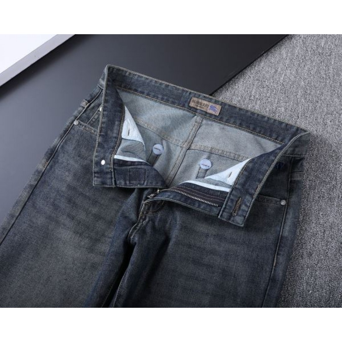 上品 クラシック BURBERRY バーバリー コピー ジーパン 定番 高品質