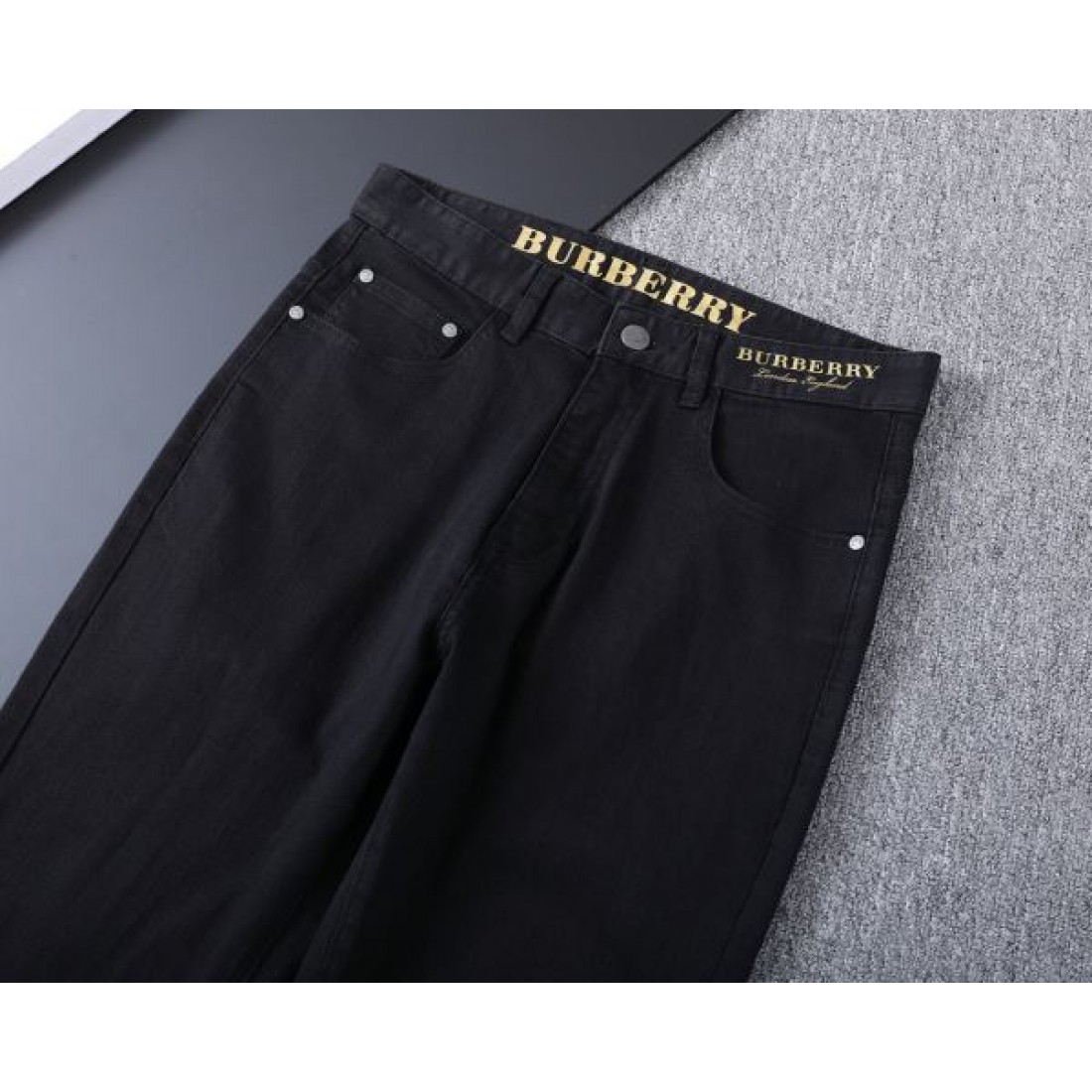 上品 クラシック BURBERRY バーバリー コピー ジーパン 定番 高品質