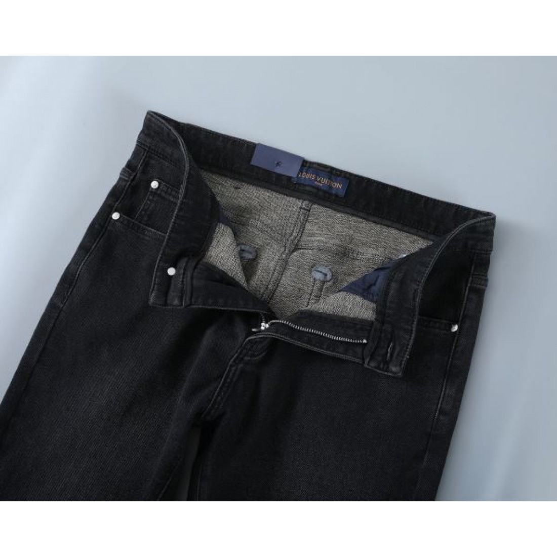 エレガント 上質 LOUIS VUITTON ルイヴィトン コピー ジーパン 落ち着き 高級感