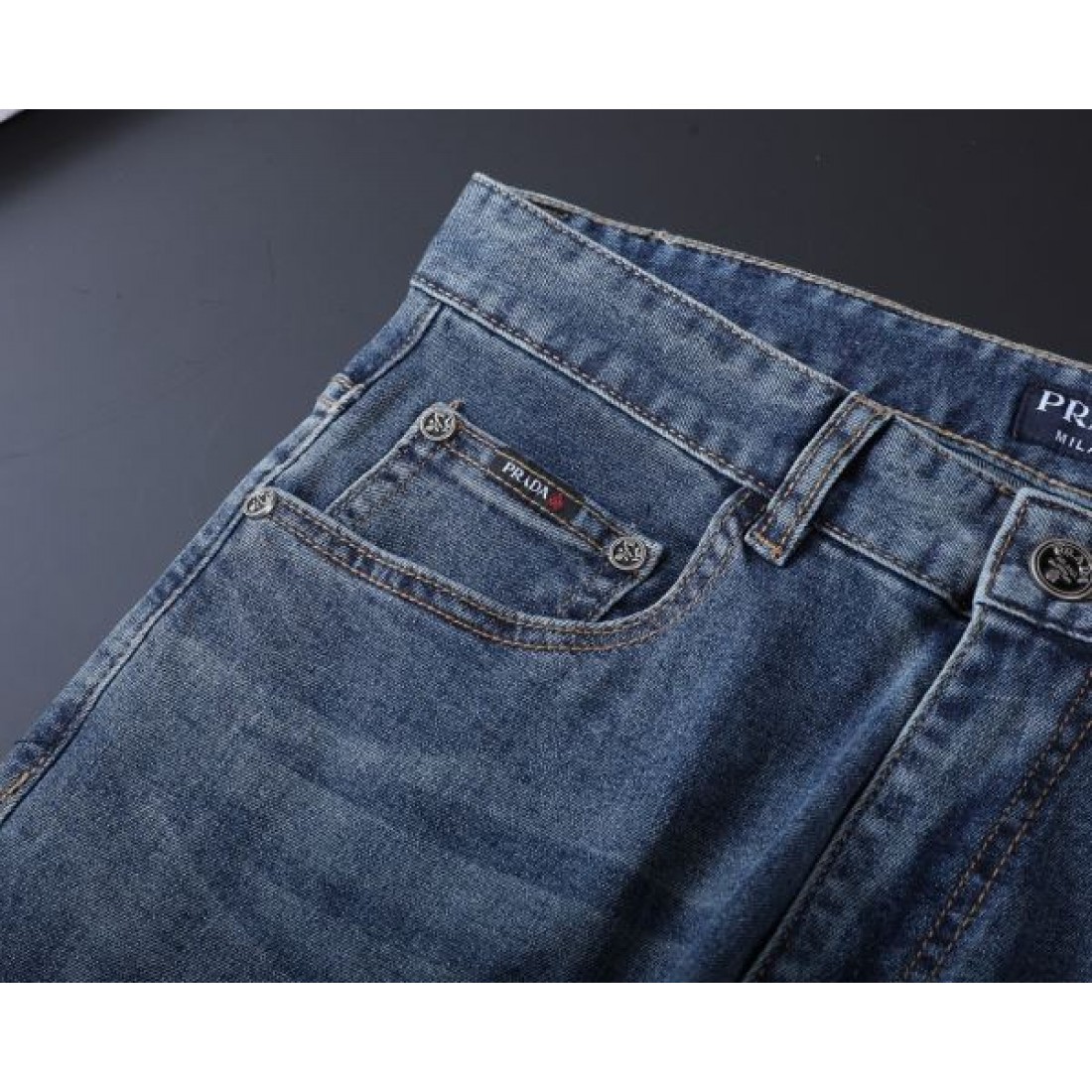上品 高品質 PRADA プラダ スーパーコピー ジーパン 大人向け 安定感