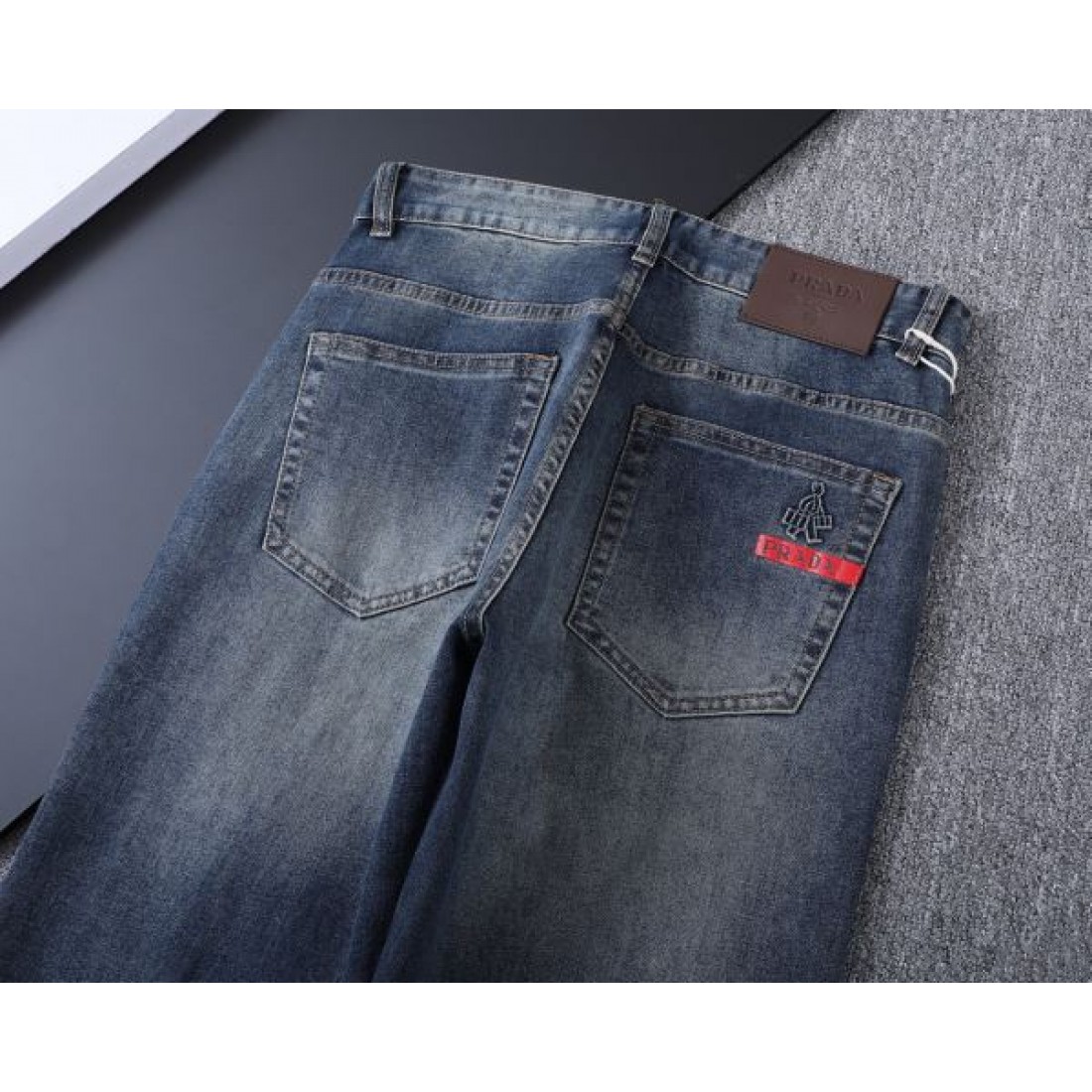 シンプル 上質 PRADA プラダ スーパーコピー ジーパン 洗練 定番