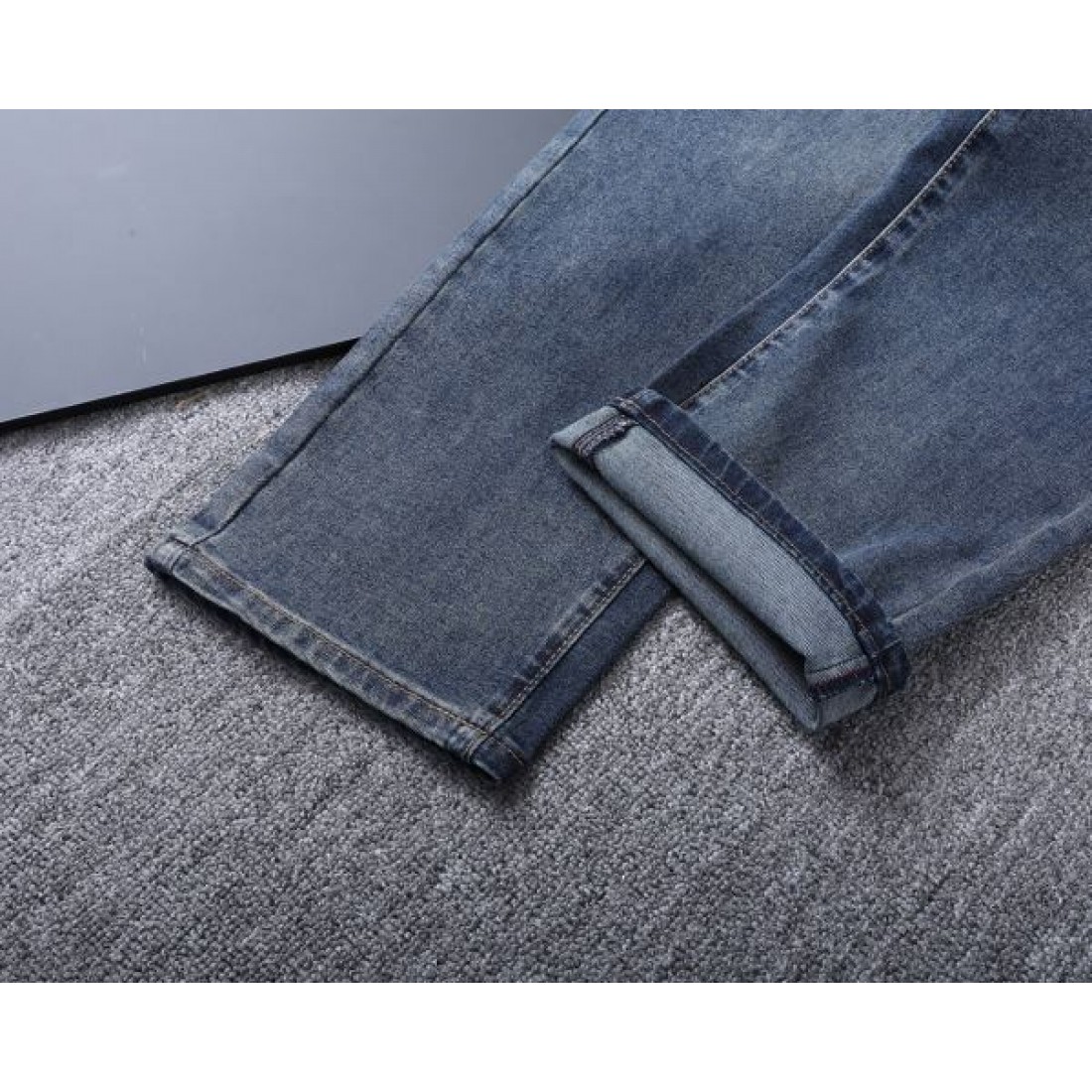 シンプル 上質 PRADA プラダ スーパーコピー ジーパン 洗練 定番