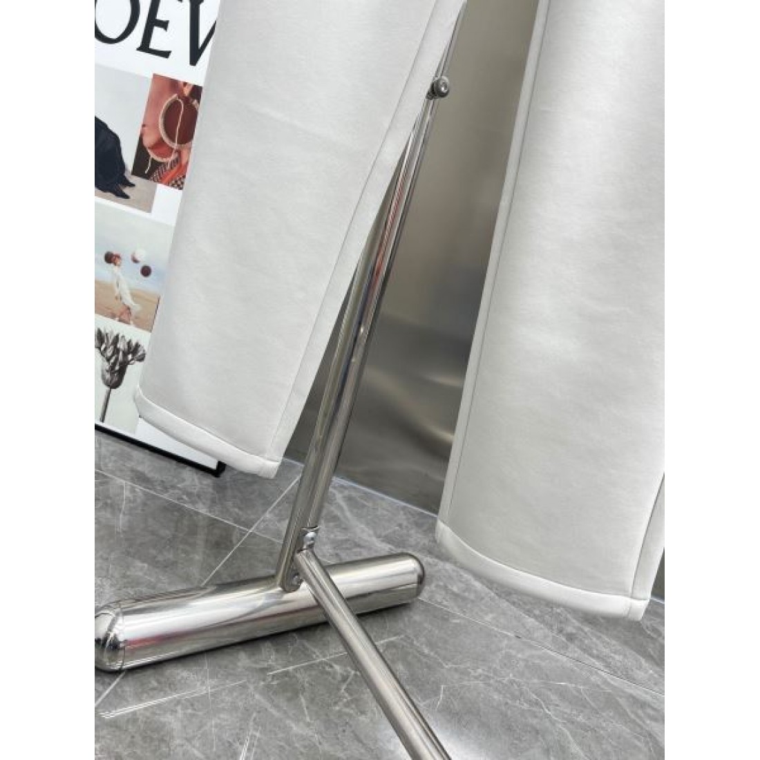 シンプル 上質 LOUIS VUITTON ルイヴィトン コピー カジュアルパンツ 洗練 大人向け