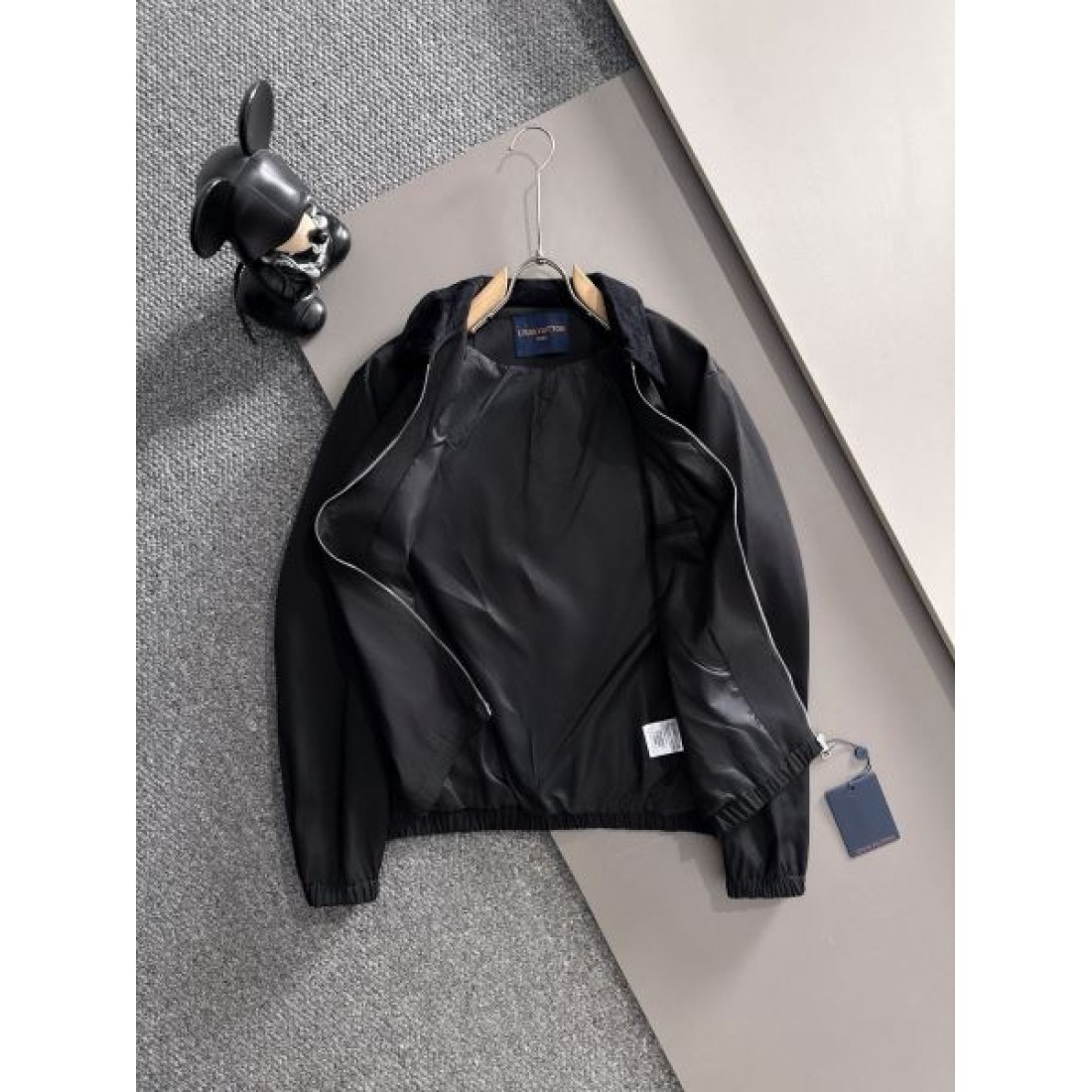 ラグジュアリー 定番 LOUIS VUITTON ルイヴィトン コピー 上下セット 上品 洗練