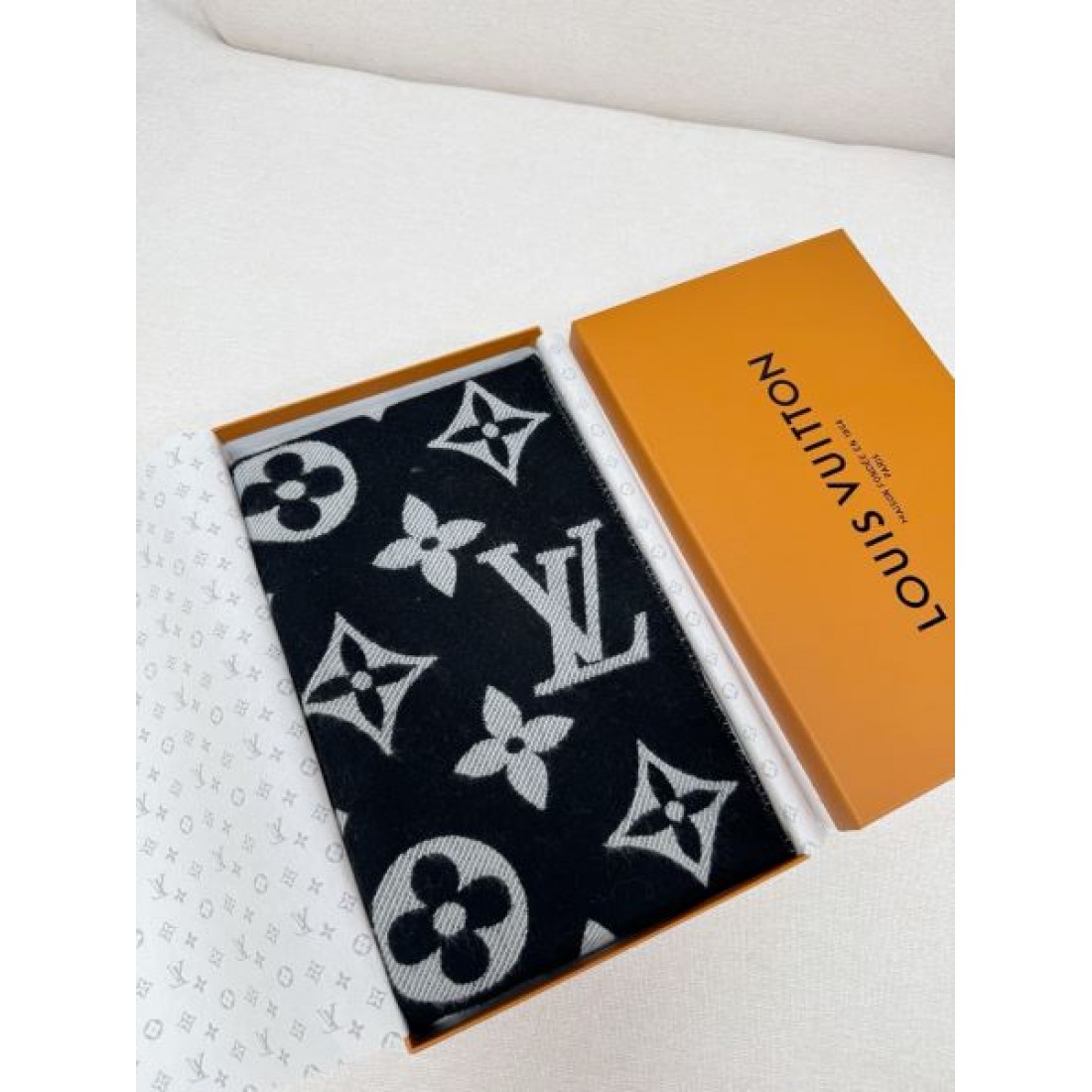 上品 洗練 LOUIS VUITTON ルイヴィトン コピー スカーフ 高級感 エレガント